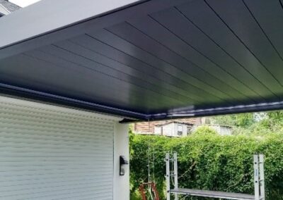 Биоклиматическая пергола Arim с поворотными алюминиевыми ламелями