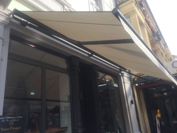 Markilux 1710  полукассетная маркиза каплевидной формы — изображение 5