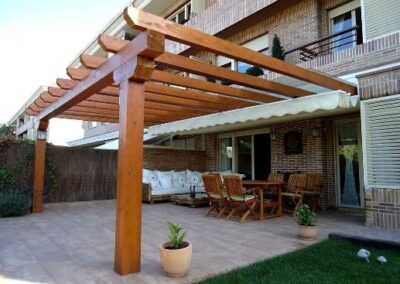 Деревянная пергола для веранды